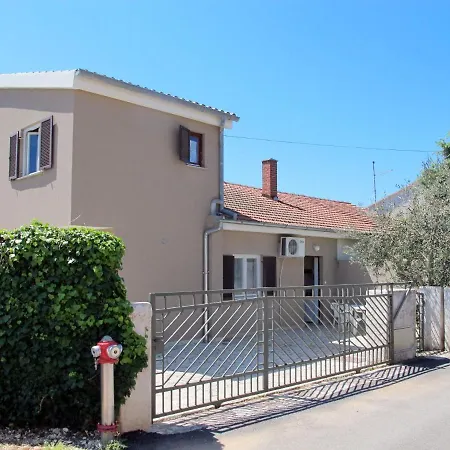 Perkovic-2 By Interhome דירה מדולין