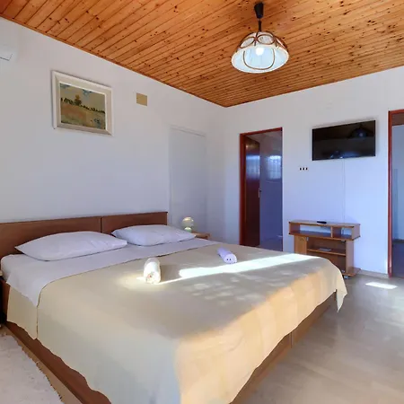 Perkovic-2 By Interhome מדולין