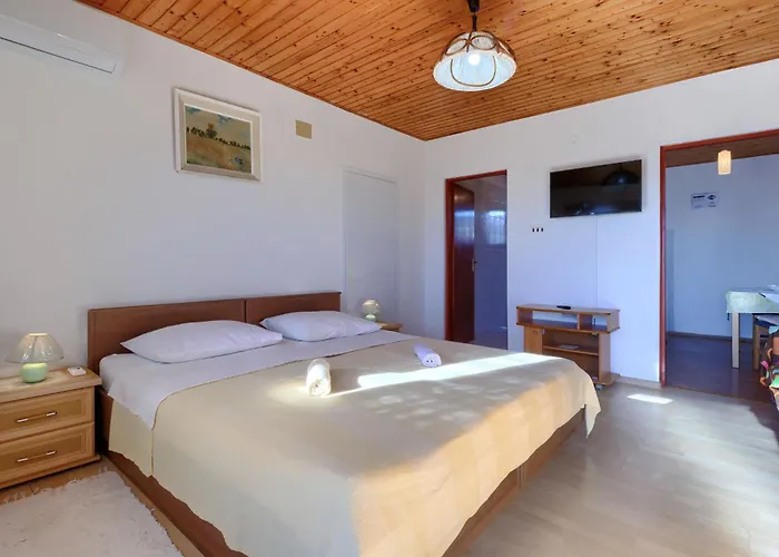 Perkovic-2 By Interhome Μεντουλίν