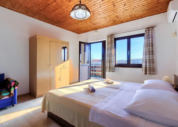 Perkovic-2 By Interhome * Μεντουλίν